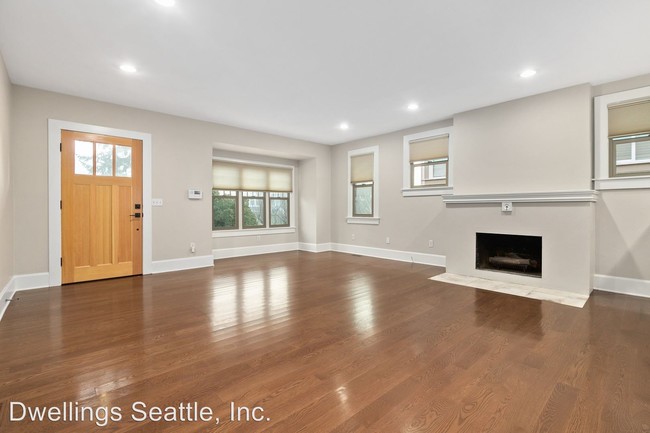 Foto del edificio - 3 br, 2 bath House - 6027 44th Ave SW