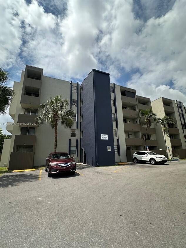 10090 NW 80th Ct Unit 1350, Hialeah, FL 33016 Condo for Rent in