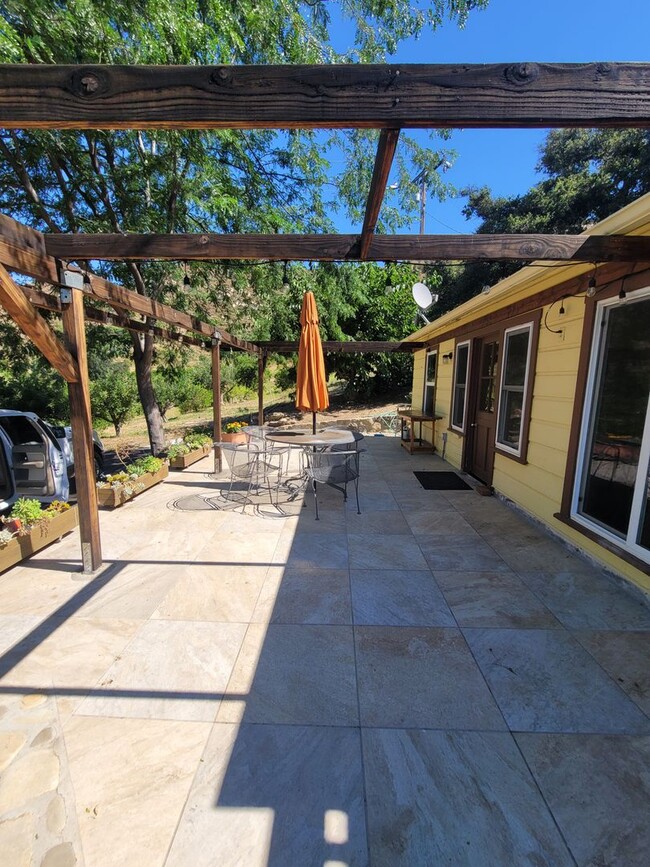 Building Photo - Ojai's East End - The ultimate private & q...