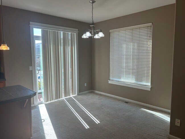 Building Photo - Updated Townhome in Beaverton, Walking Dis...