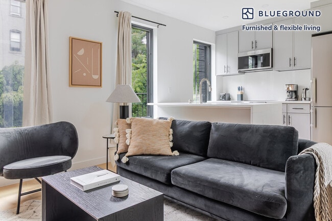 Building Photo - 227 S 4th St