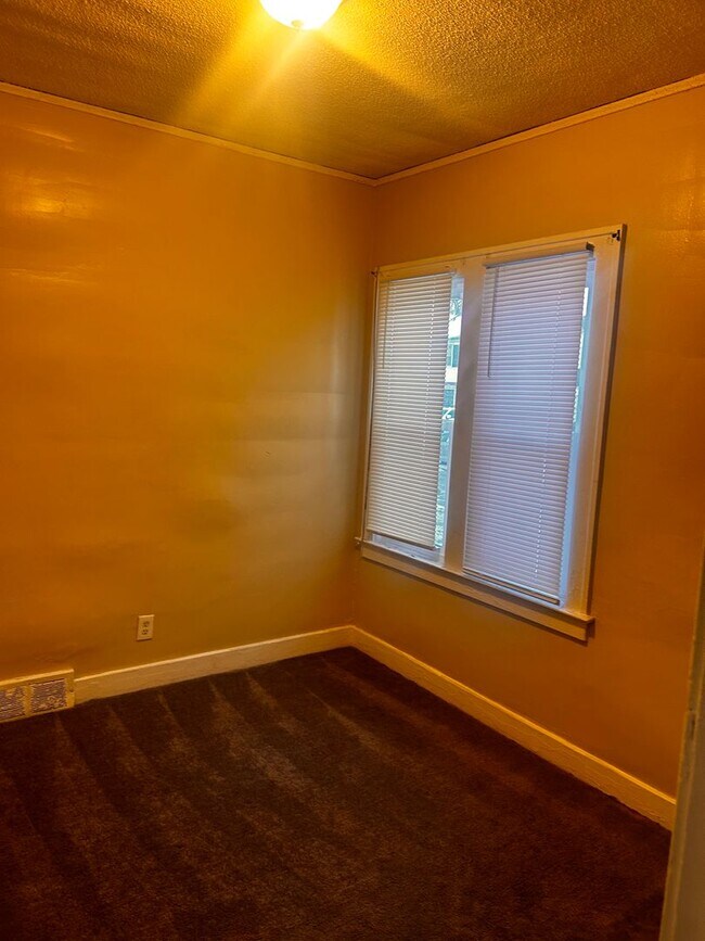 Foto del edificio - 3-bedroom located on Detroit's East side!