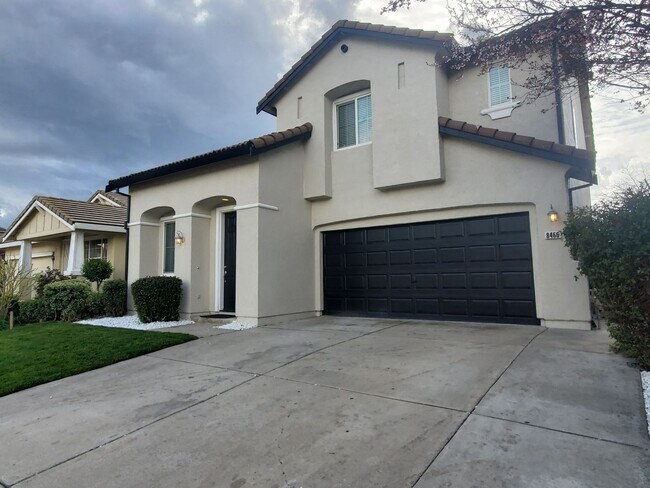 Foto del edificio - 4 Bedroom home in Elk Grove