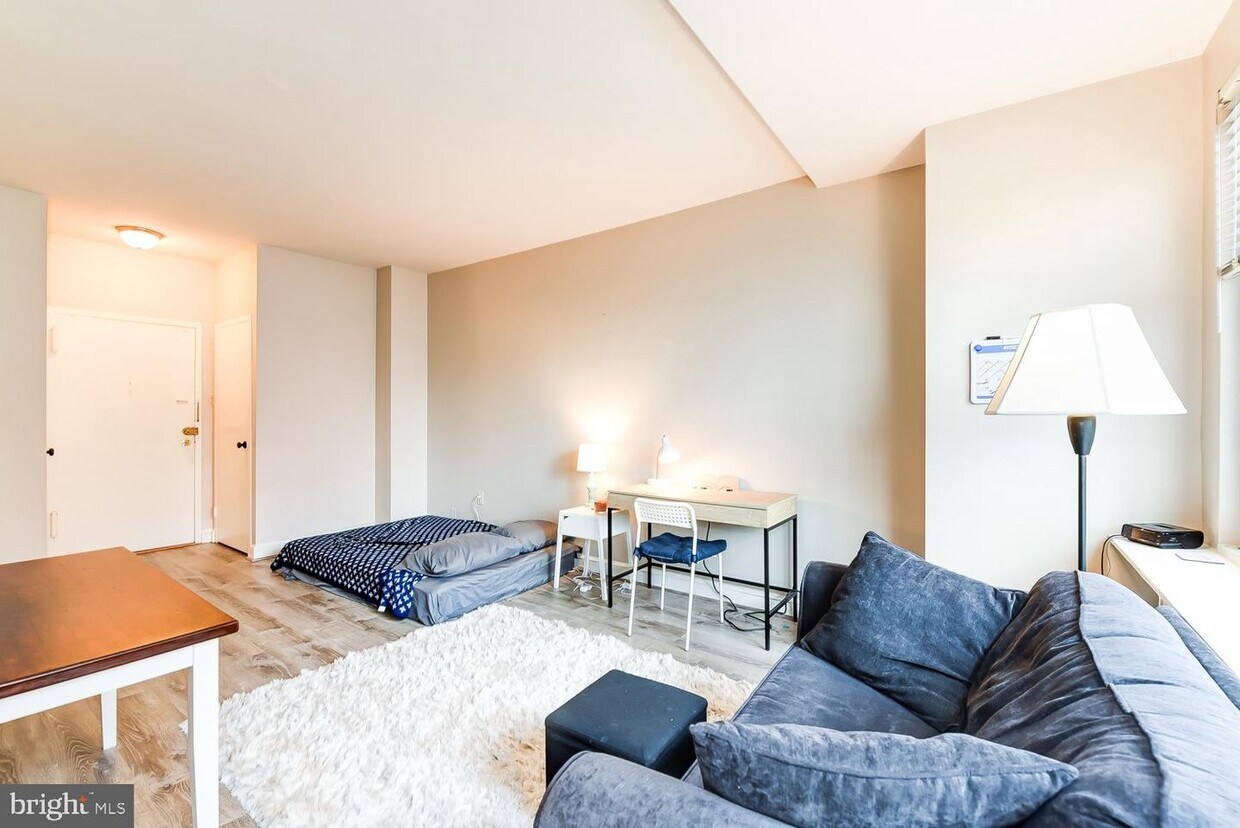 Foto principal - 1021 Arlington Blvd
