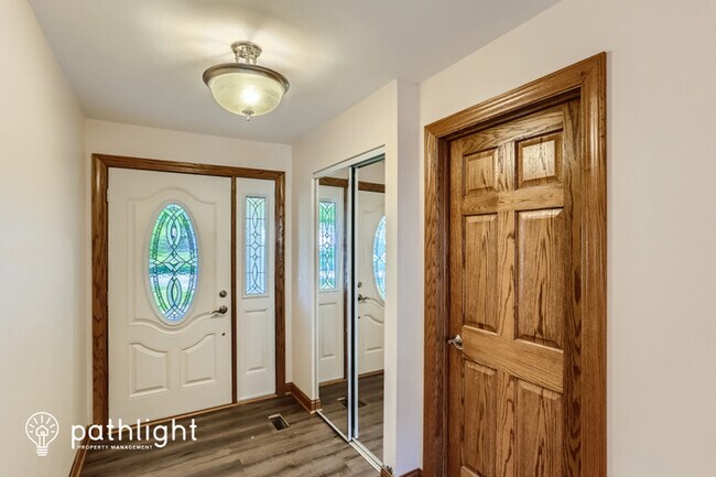 Building Photo - 809 Boxwood Lane
