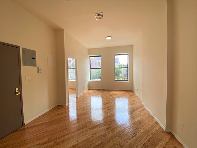 Building Photo - 409 E 116th St