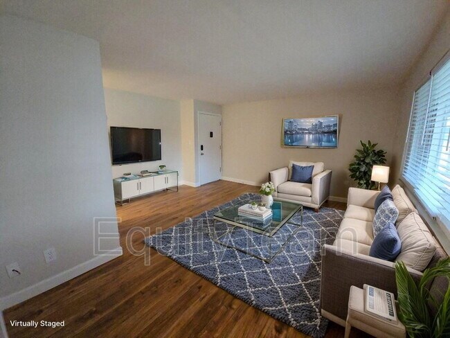 Building Photo - 204 N 10th St