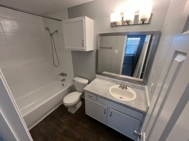 Foto del edificio - Raintree Apartments