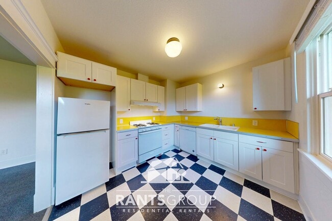 Building Photo - 180