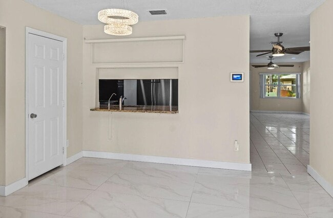 Foto del edificio - 400 NE 15th Ct