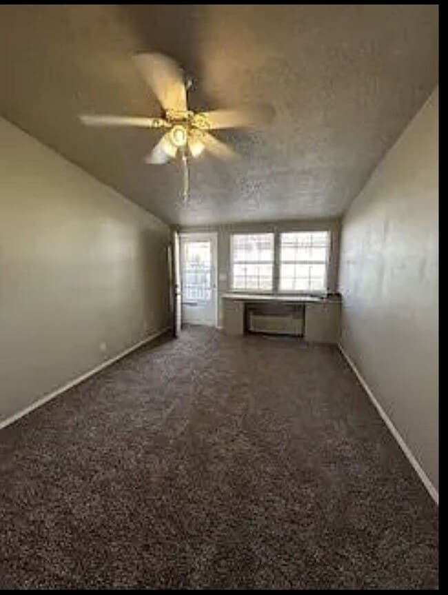 Building Photo - Springtree Gardens Condo