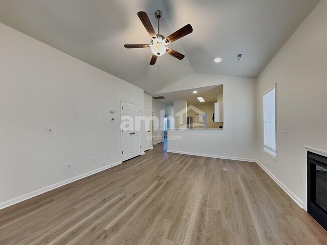 Foto del edificio - 117 Cameron Way Cir