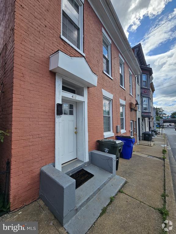 Building Photo - 410-412 W Washington St