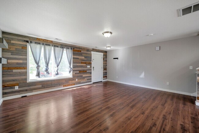 Building Photo - Charming Eagle Mountain Home