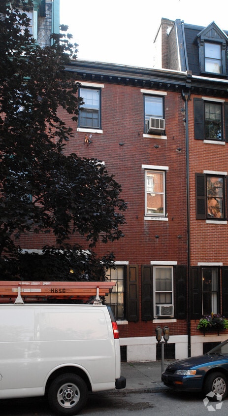 Building Photo - 327 S 18th St