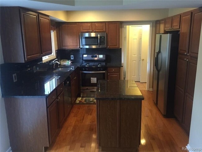 Building Photo - 3008 Primrose Dr