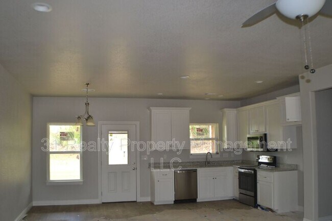 Building Photo - 238 Western Hills Dr