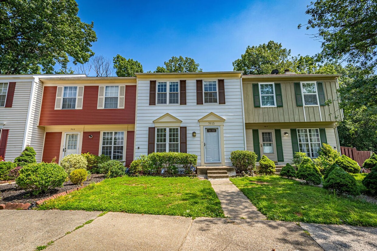 Primary Photo - Lovely 3 Level Townhome