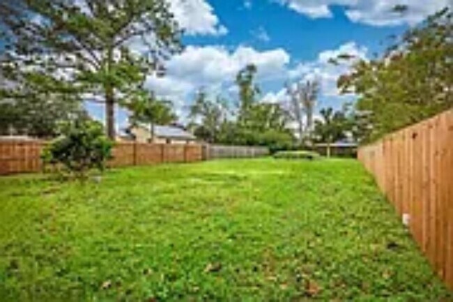 Building Photo - 256 Vernis Ave