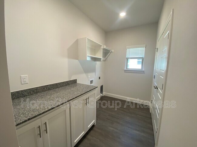 Building Photo - 1130 Sunshine Ct