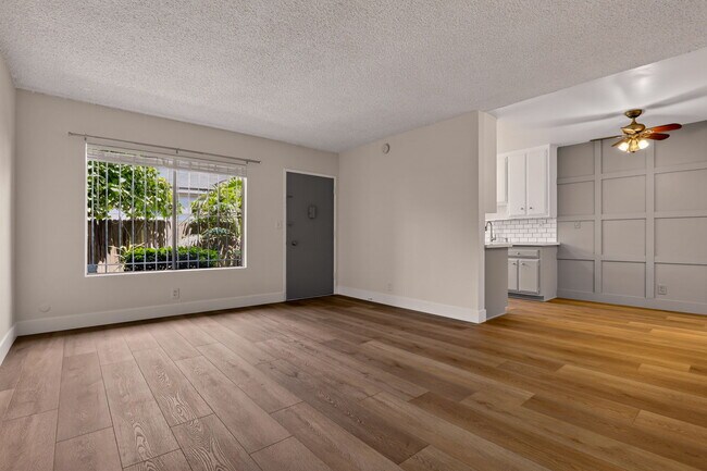 3733 Espacio de Vivienda Militar - 3733 Military Ave