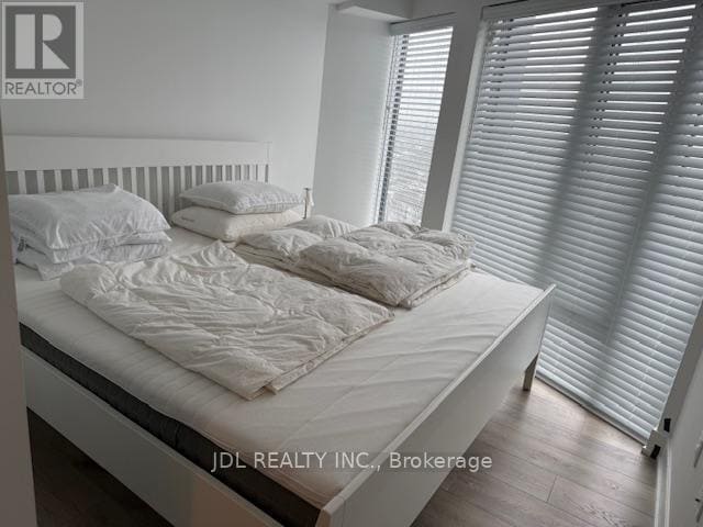 Building Photo - 575 Bloor St E