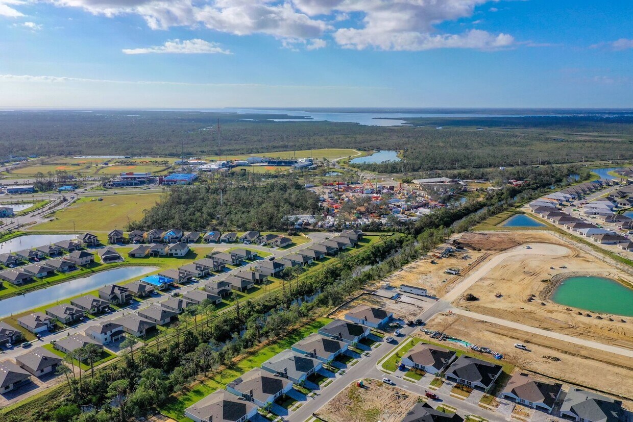Primary Photo - Villa Home in West Port - 3/2/2 close to s...