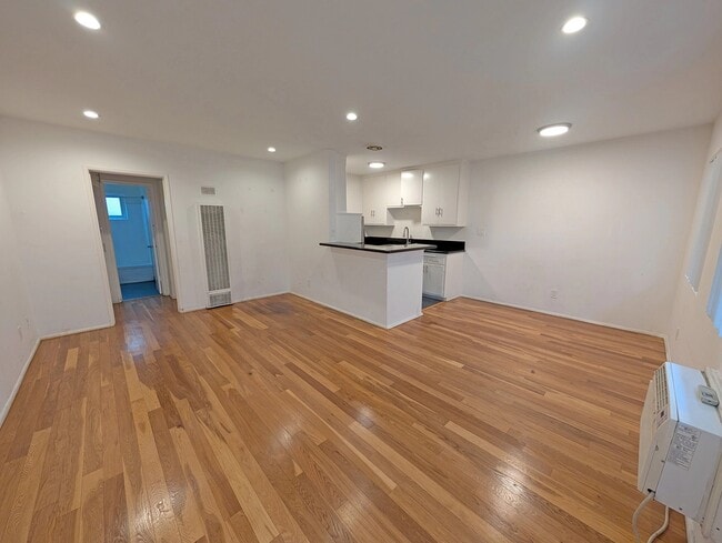 Foto del edificio - 1328 Gordon St