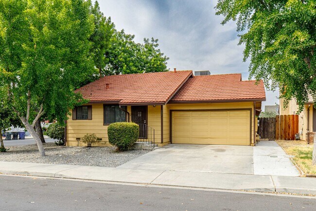 Foto del edificio - 3 bed 2 bath home for RENT in Modesto by H...