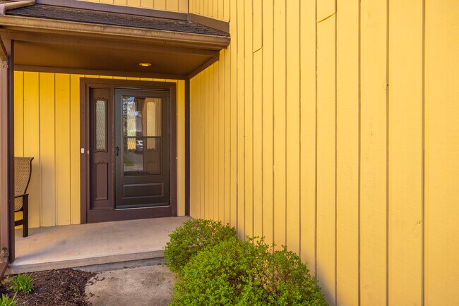 Foto del edificio - 1185 Ridge Crest Dr