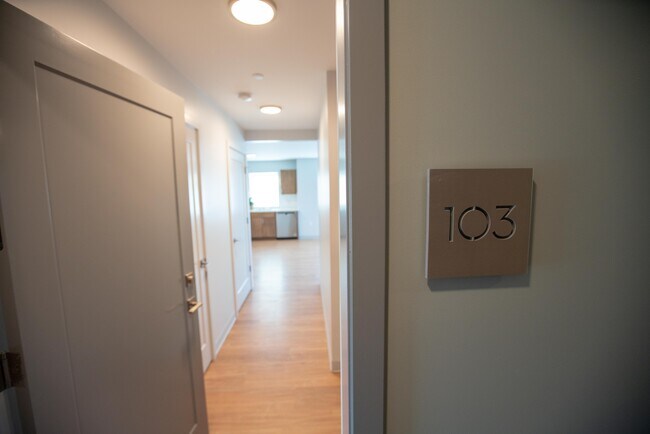 Building Photo - 303 Edmonds St