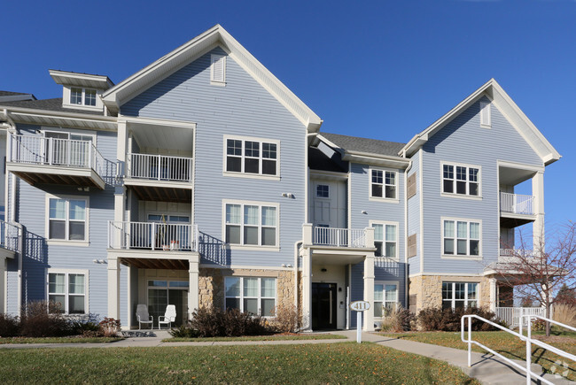 Delafield Lake Apartments