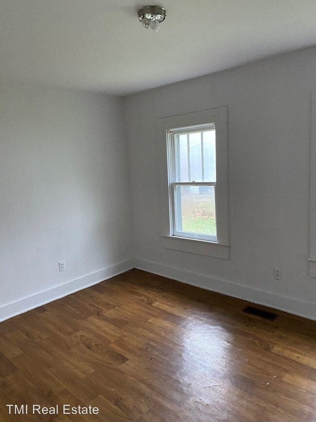 Building Photo - 3 br, 2 bath House - 1004 Forest St