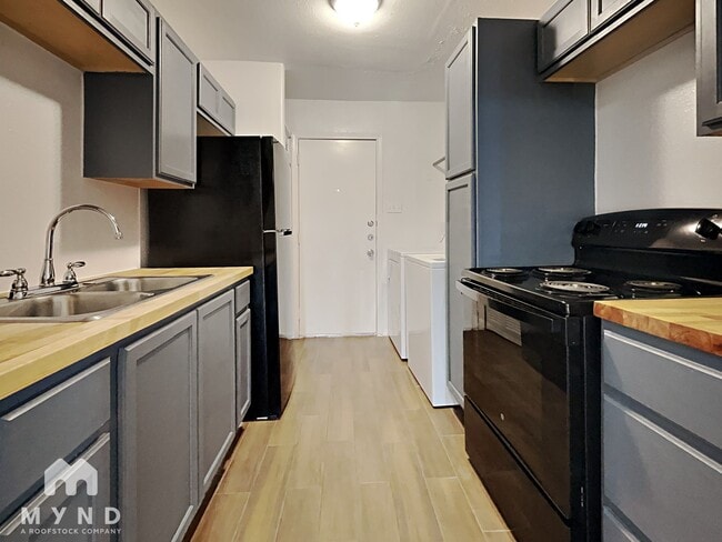 Building Photo - 15218 Wickbriar Dr