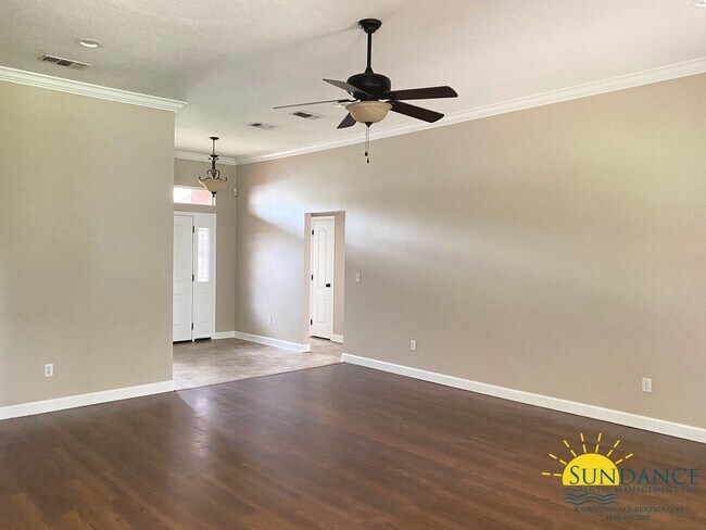 Building Photo - Beautiful 3 Bedroom Home in Mary Esther!