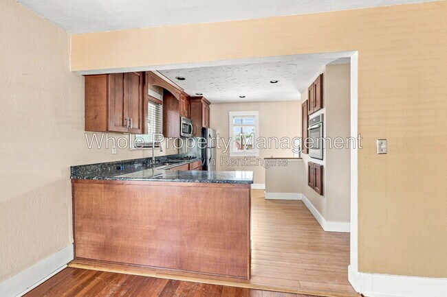 Foto del edificio - 3044 W Clyde Pl