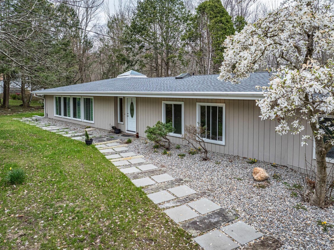 Foto principal - 141 Gurleyville Rd