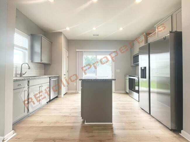 Foto del edificio - Beautiful Home with 4 Bedrooms, 3 Bathroom...