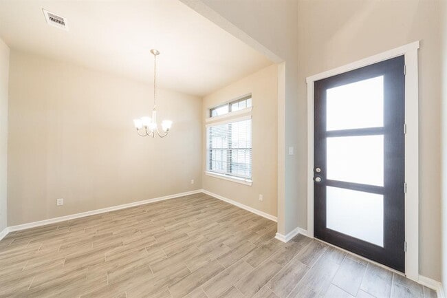 Building Photo - 29139 Autumn Brook Dr