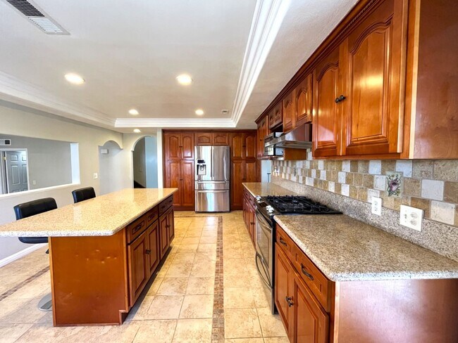 Foto del edificio - 4 bed, 3 bath located in Anaheim!