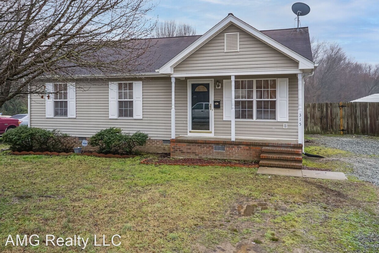 Primary Photo - 3 br, 2 bath House - 315 E Gilbreath St