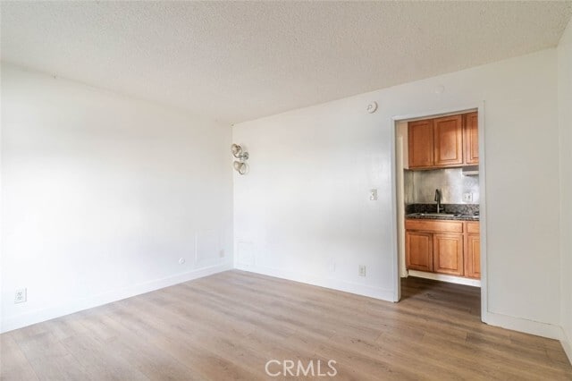 Foto del edificio - 7343 Woodley Ave