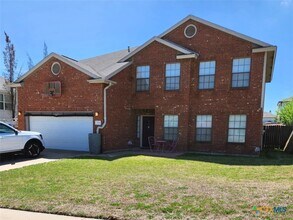 Building Photo - 506 Red Oak Dr