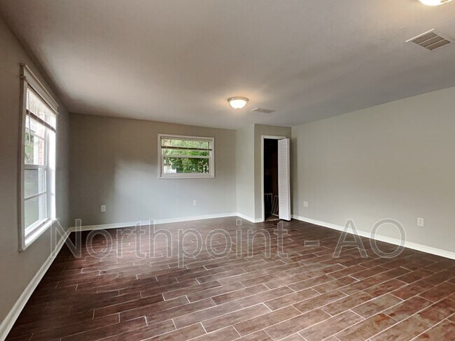 Building Photo - 6533 Trixy St