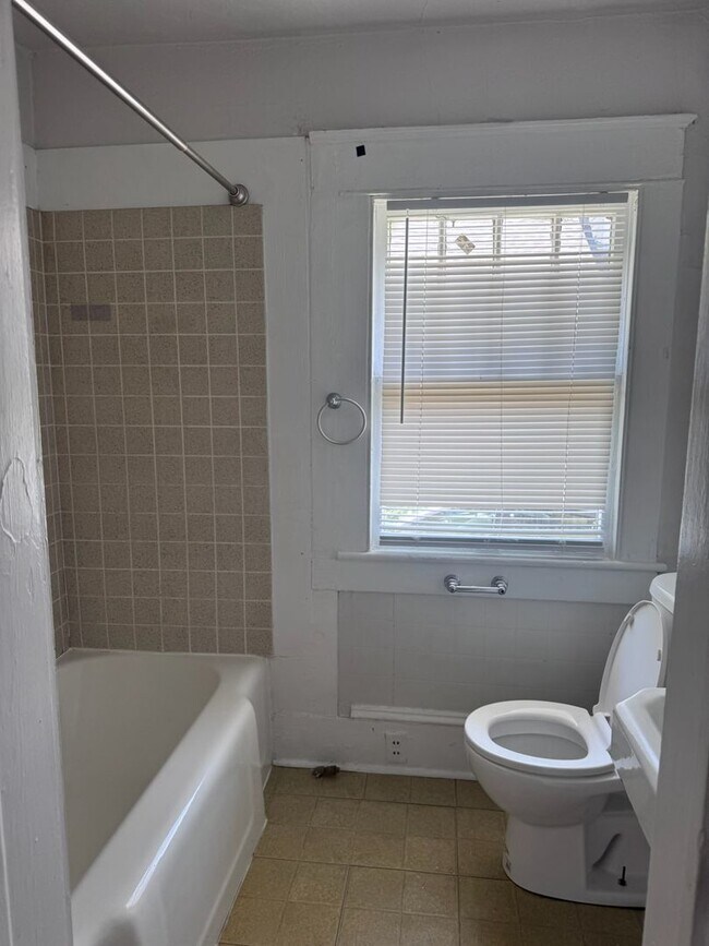 Foto del edificio - 4 bedroom, 3 bath house for rent in the grid