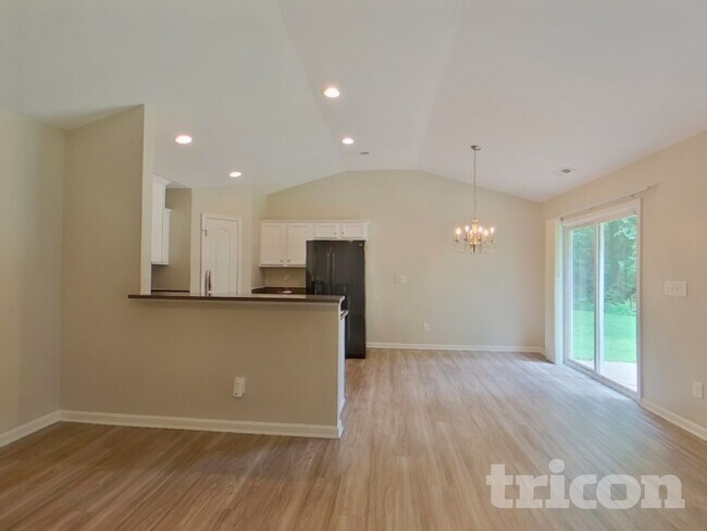 Foto del edificio - 6235 Leslie Drive