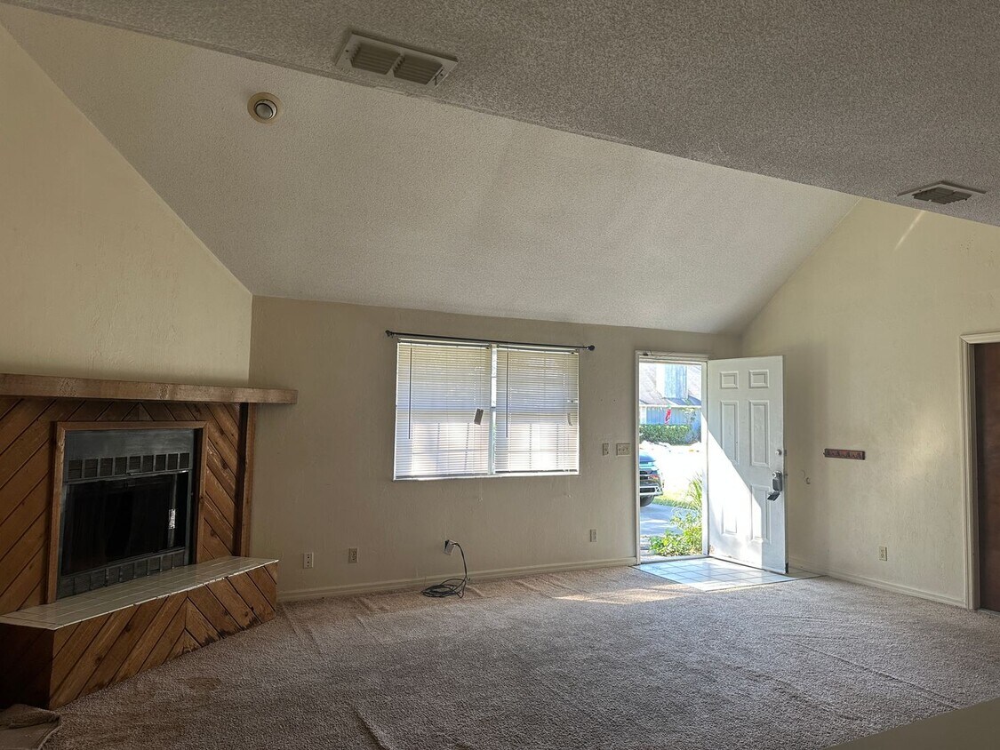 Foto del edificio - Townhome available now