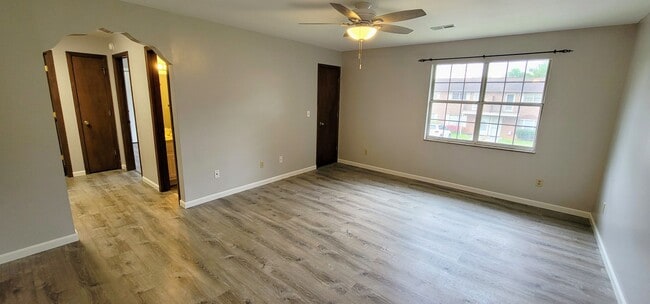 Foto del edificio - Lenoir City, 37772 - 2 Bedroom, 2 Full Bath, 1,000 square foot One-Level Condo SHORT TERM LEASE O...