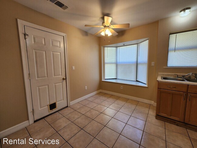 Building Photo - 4 br, 1 bath House - 504 Azalea