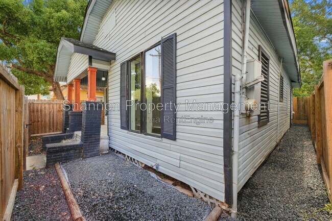 Building Photo - 2903 Burkett St.